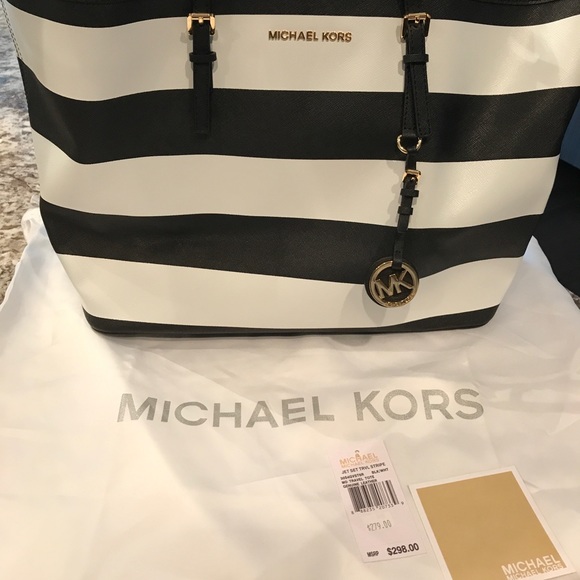 Michael Kors Handbags - Black & White Michael Kors bag. Genuine leather.